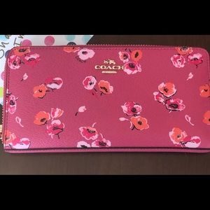 NWT Coach Wildflower Accordian Zip Wallet